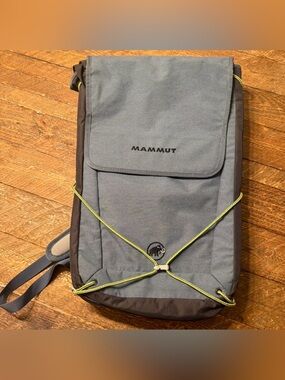 Mammut Men’s Gray Backpack with Lime Accents